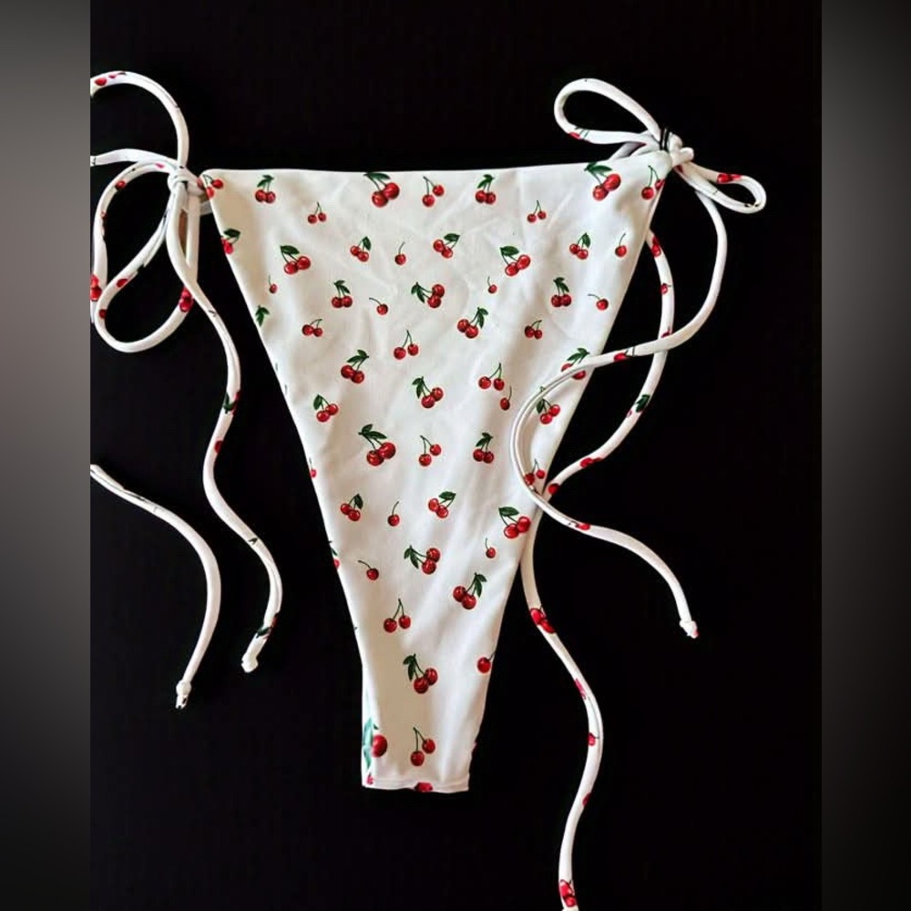 Skatie bikini bottom NWT Size Large